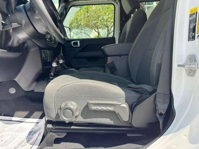 2025 Jeep Wrangler Sahara 4 Door 4x4 - 23004437 - 16