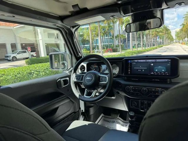 2025 Jeep Wrangler Sahara 4 Door 4x4 - 23004437 - 21