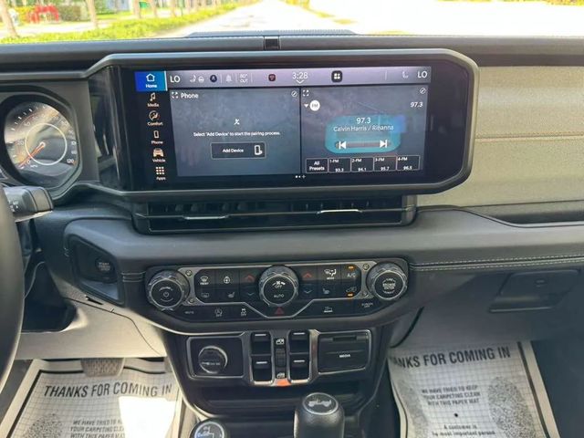 2025 Jeep Wrangler Sahara 4 Door 4x4 - 23004437 - 24