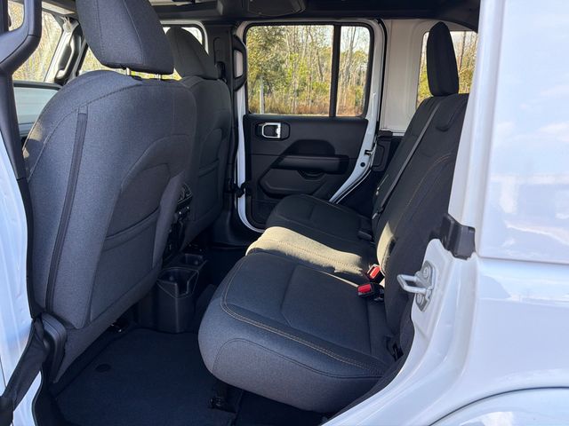 2025 Jeep Wrangler Sahara 4 Door 4x4 - 22988060 - 6