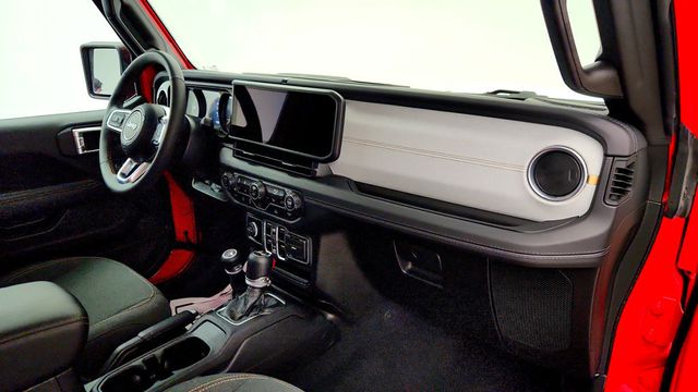 2025 Jeep Wrangler Sahara 4 Door 4x4 - 23012997 - 24