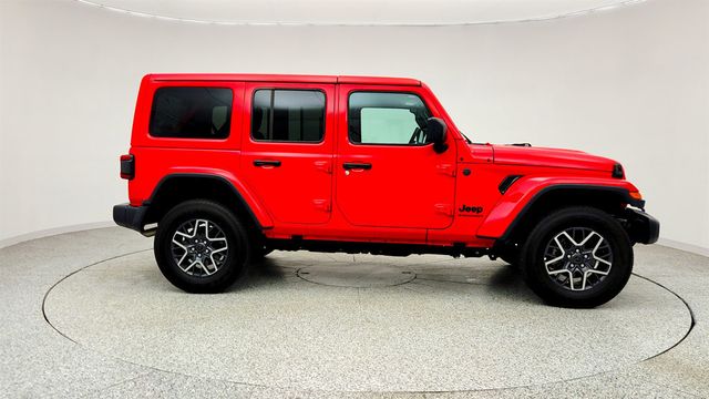 2025 Jeep Wrangler Sahara 4 Door 4x4 - 23012997 - 3
