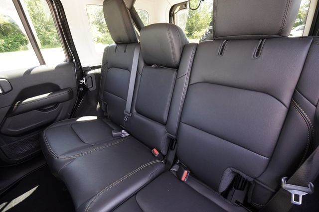 2025 Jeep Wrangler Sahara 4 Door 4x4 - 23034942 - 21