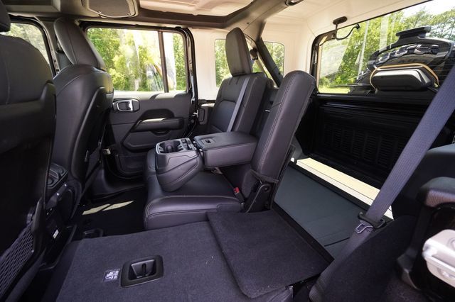 2025 Jeep Wrangler Sahara 4 Door 4x4 - 23034942 - 23