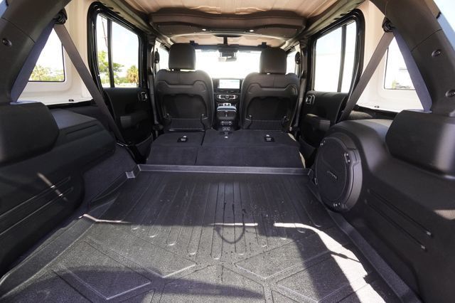 2025 Jeep Wrangler Sahara 4 Door 4x4 - 23034942 - 27
