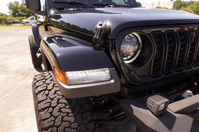 2025 Jeep Wrangler Sahara 4 Door 4x4 - 23034942 - 32