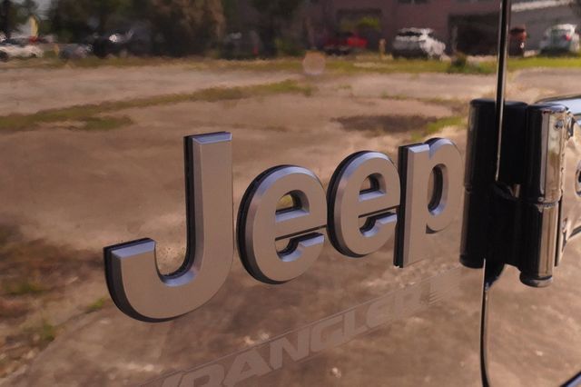 2025 Jeep Wrangler Sahara 4 Door 4x4 - 23034942 - 44