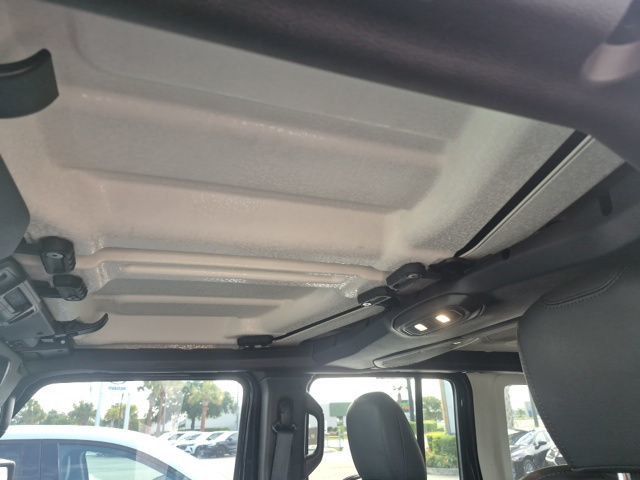 2025 Jeep Wrangler Sahara 4 Door 4x4 - 23034942 - 8
