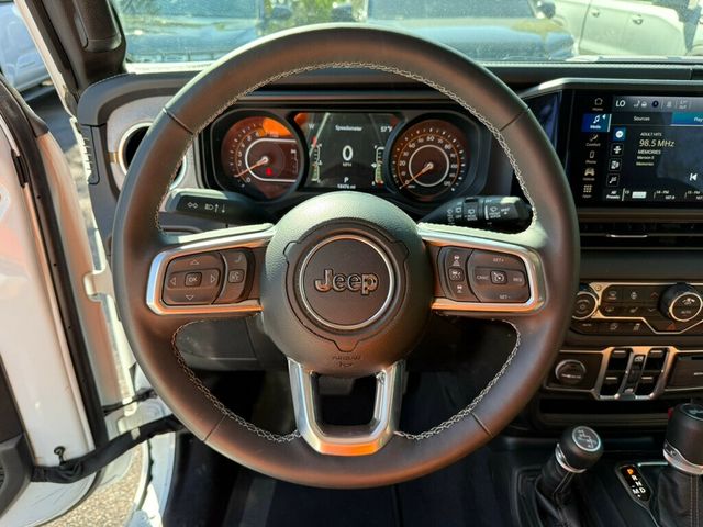 2025 Jeep Wrangler Sahara 4 Door 4x4 - 22991781 - 4