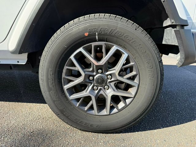 2025 Jeep Wrangler Sahara 4 Door 4x4 - 22991781 - 8