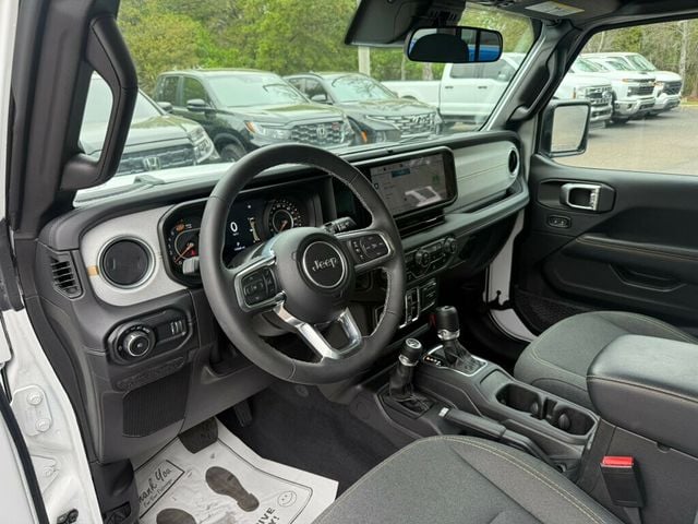 2025 Jeep Wrangler Sahara 4 Door 4x4 - 22999604 - 5