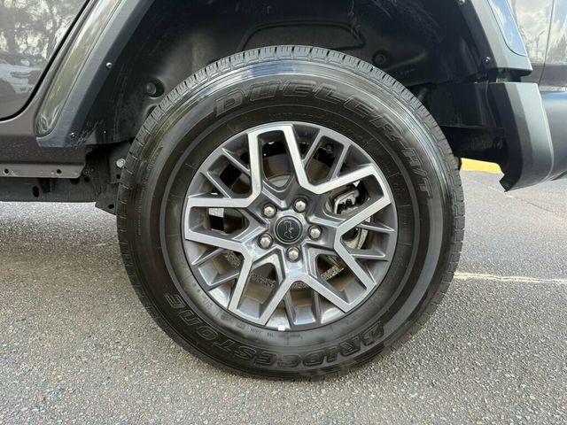 2025 Jeep Wrangler Sahara 4 Door 4x4 - 23005236 - 8