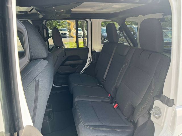 2025 Jeep Wrangler Sahara 4 Door 4x4 - 23038253 - 6