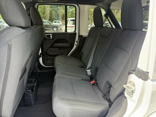2025 Jeep Wrangler Sahara 4 Door 4x4 - 23047472 - 6