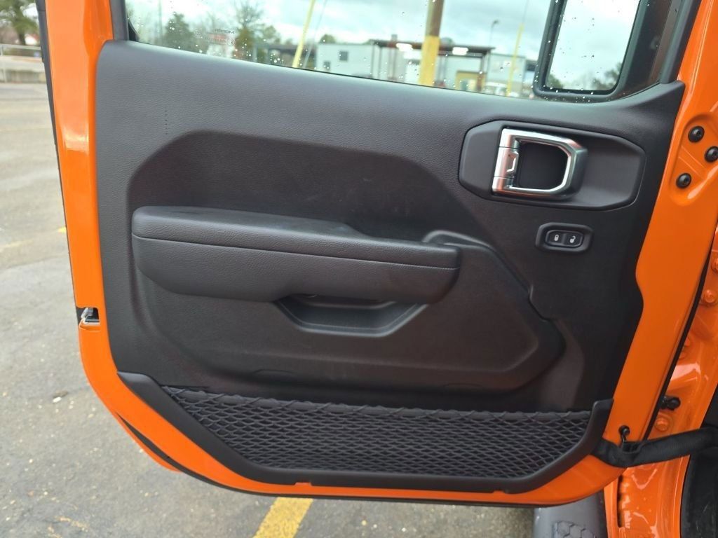 2025 Jeep Wrangler Sport - 22986653 - 21