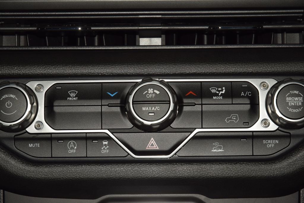 2025 Jeep Wrangler Sport - 22986653 - 29