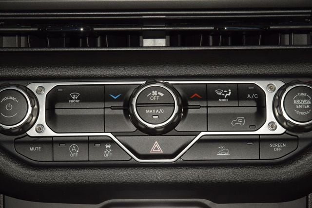 2025 Jeep Wrangler Sport - 22986653 - 29