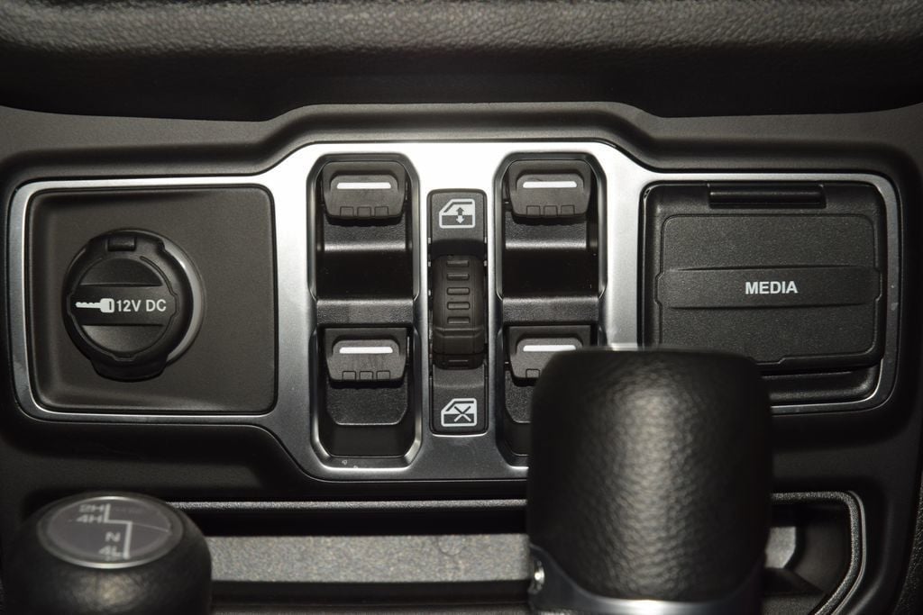 2025 Jeep Wrangler Sport - 22986653 - 30