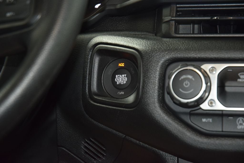 2025 Jeep Wrangler Sport - 22986653 - 31