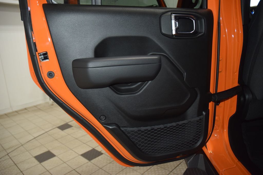 2025 Jeep Wrangler Sport - 22986653 - 38