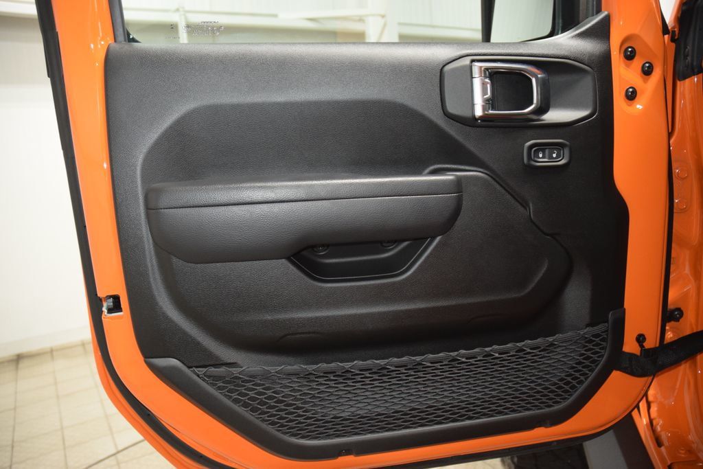 2025 Jeep Wrangler Sport - 22986653 - 39