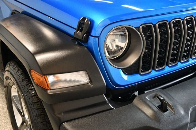 2025 Jeep Wrangler Sport 4 Door 4x4 - 23052501 - 8