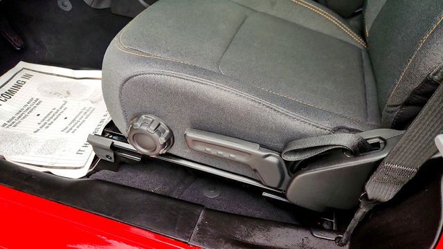 2025 Jeep Wrangler Willys 2 Door 4x4 w/ XTREME 35 Tire Package & Convenience Group - 23008092 - 10