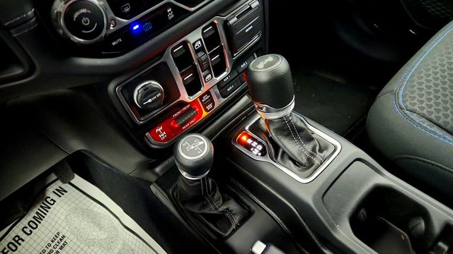 2025 Jeep Wrangler 4xe Rubicon 4x4 w/ Sky One-Touch Power Top - 23047595 - 15