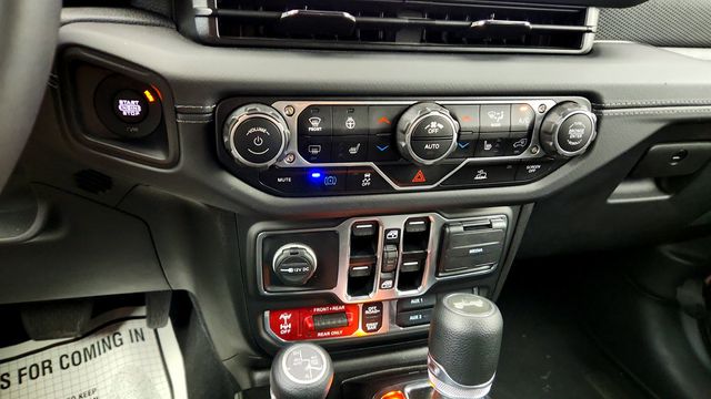 2025 Jeep Wrangler 4xe Rubicon 4x4 w/ Sky One-Touch Power Top - 23047595 - 16