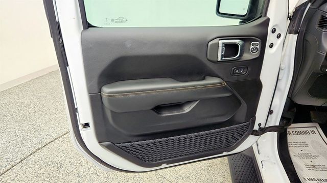 2025 Jeep Wrangler 4xe Sahara 4x4 w/ Body Color Hard Top - 23012304 - 9