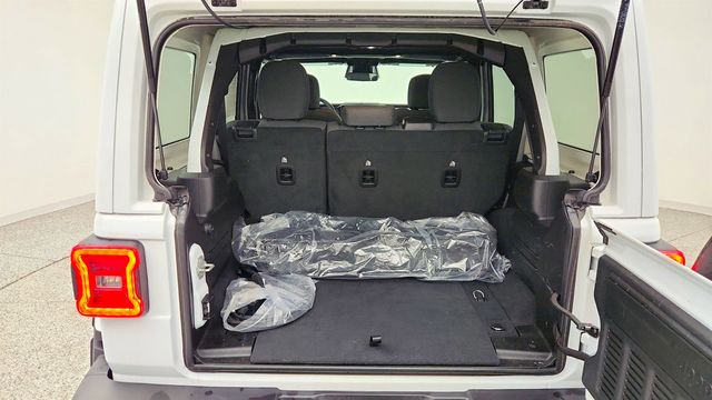 2025 Jeep Wrangler 4xe Sahara 4x4 w/ Body Color Hard Top - 23012304 - 21