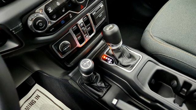 2025 Jeep Wrangler 4xe Sahara 4x4 w/ Body Color Hard Top - 23013001 - 15