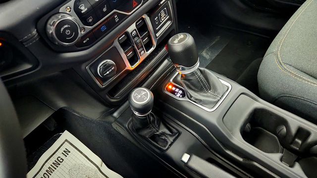 2025 Jeep Wrangler 4xe Sahara 4x4 w/ Body Color Hard Top - 23015413 - 14