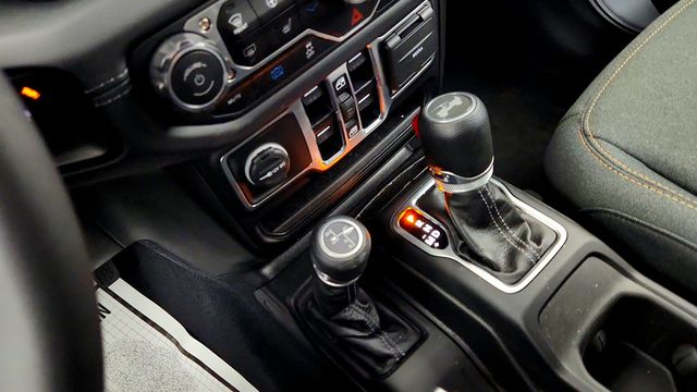 2025 Jeep Wrangler 4xe Sahara 4x4 w/ Hard Top & Safety Group - 23006175 - 15