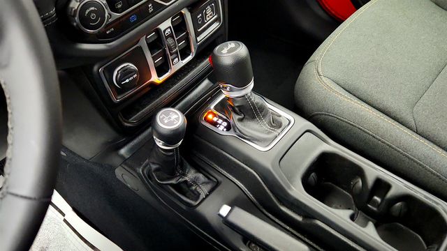 2025 Jeep Wrangler 4xe Sahara 4x4 w/ Hard Top & Safety Group - 23007734 - 15