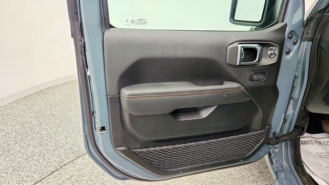 2025 Jeep Wrangler 4xe Sahara 4x4 with Sky One-Touch Power-Top & Active Safety Group - 23017603 - 9