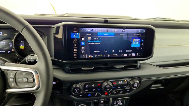 2025 Jeep Wrangler 4xe Sahara 4x4 with Sky One-Touch Power-Top & Active Safety Group - 23017603 - 16