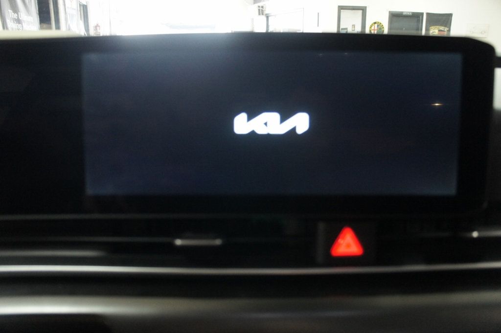 2025 Kia Carnival 1-Owner, SX Prestige, 3rd Row Seats! Immaculate! - 22993658 - 23