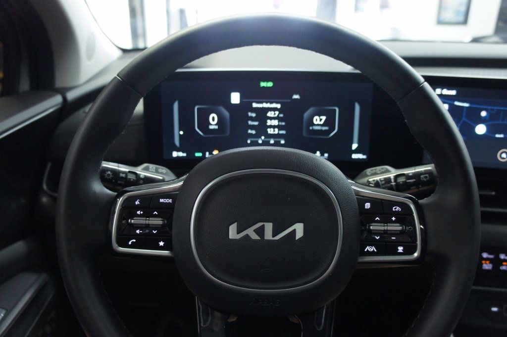 2025 Kia Carnival 1-Owner, SX Prestige, 3rd Row Seats! Immaculate! - 22993658 - 28