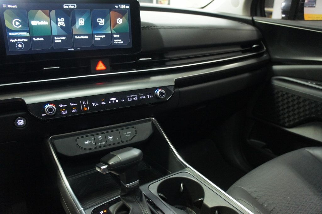 2025 Kia Carnival 1-Owner, SX Prestige, 3rd Row Seats! Immaculate! - 22993658 - 35