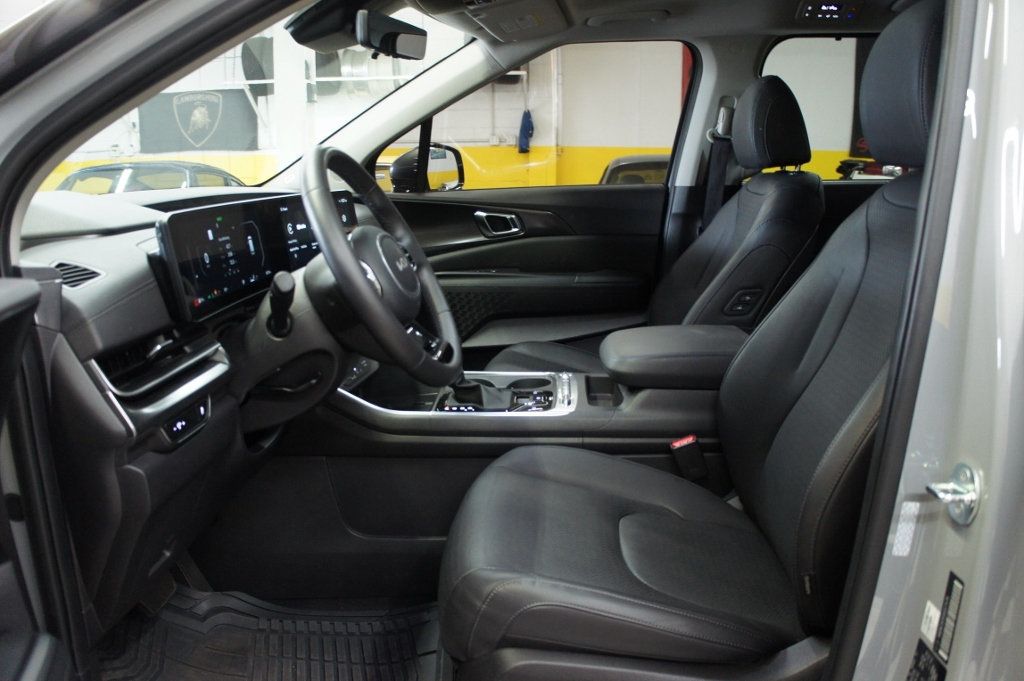 2025 Kia Carnival 1-Owner, SX Prestige, 3rd Row Seats! Immaculate! - 22993658 - 38