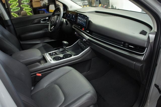 2025 Kia Carnival 1-Owner, SX Prestige, 3rd Row Seats! Immaculate! - 22993658 - 3