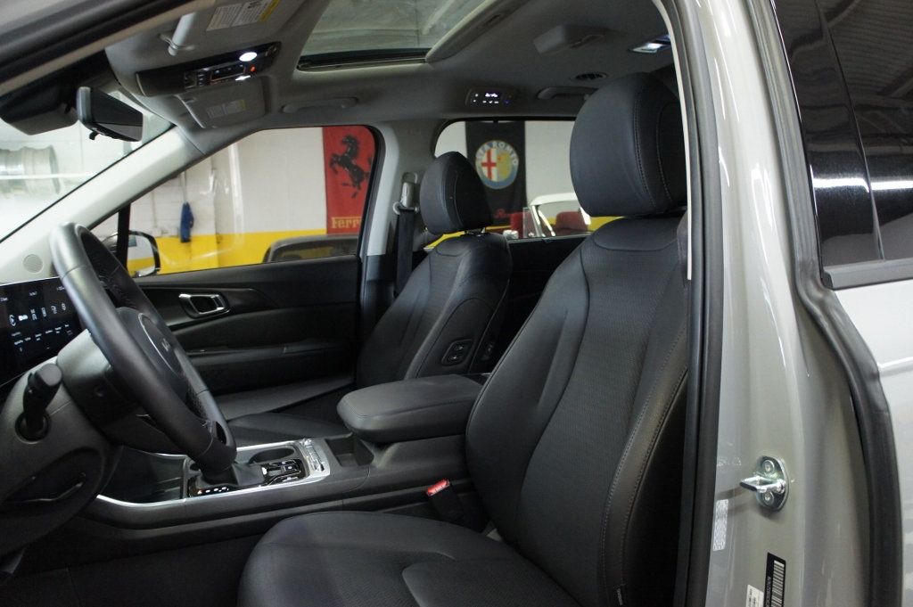 2025 Kia Carnival 1-Owner, SX Prestige, 3rd Row Seats! Immaculate! - 22993658 - 39