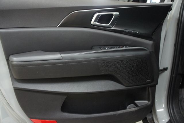 2025 Kia Carnival 1-Owner, SX Prestige, 3rd Row Seats! Immaculate! - 22993658 - 40