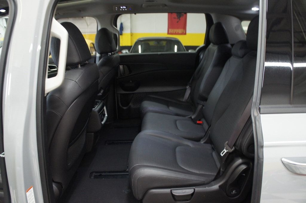 2025 Kia Carnival 1-Owner, SX Prestige, 3rd Row Seats! Immaculate! - 22993658 - 44