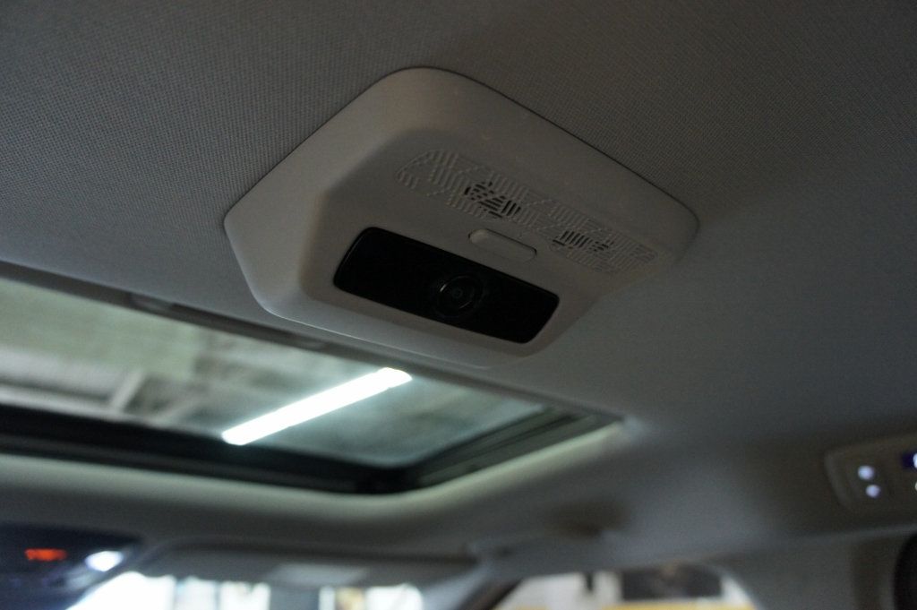 2025 Kia Carnival 1-Owner, SX Prestige, 3rd Row Seats! Immaculate! - 22993658 - 47