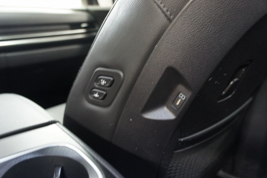 2025 Kia Carnival 1-Owner, SX Prestige, 3rd Row Seats! Immaculate! - 22993658 - 49