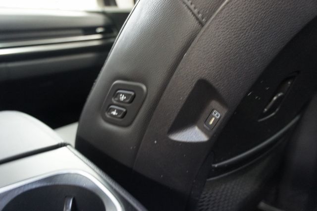 2025 Kia Carnival 1-Owner, SX Prestige, 3rd Row Seats! Immaculate! - 22993658 - 49