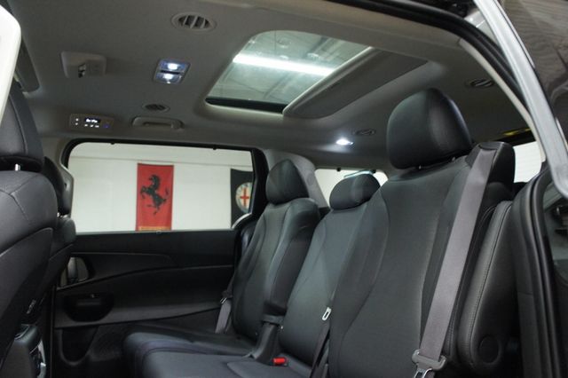 2025 Kia Carnival 1-Owner, SX Prestige, 3rd Row Seats! Immaculate! - 22993658 - 51