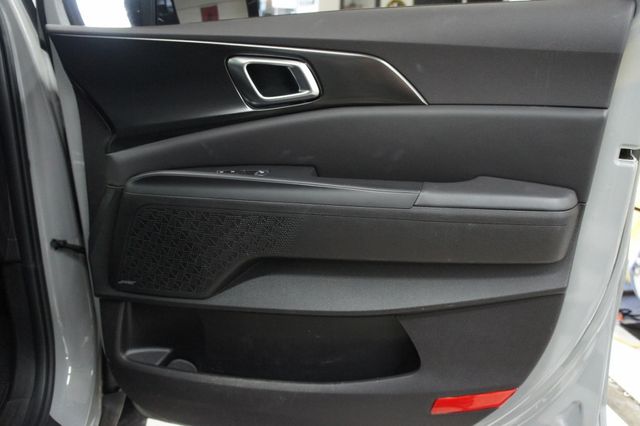 2025 Kia Carnival 1-Owner, SX Prestige, 3rd Row Seats! Immaculate! - 22993658 - 59